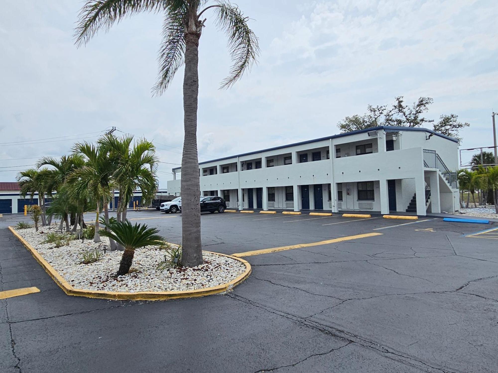 Deluxe Inn - Sarasota South Bradenton エクステリア 写真