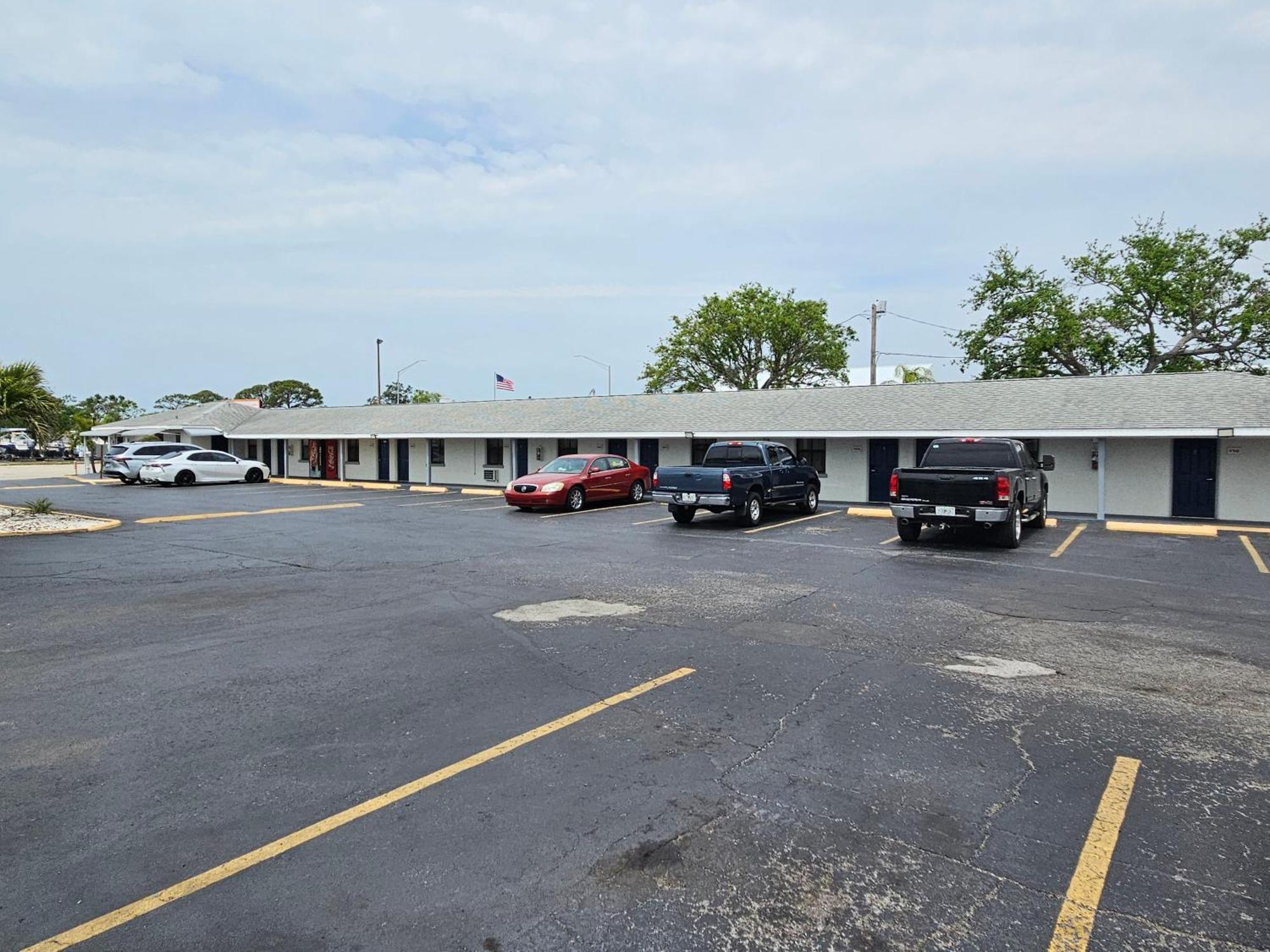 Deluxe Inn - Sarasota South Bradenton エクステリア 写真
